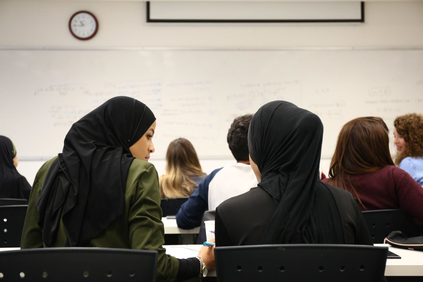Helping Arab students to overcome barriers to high education